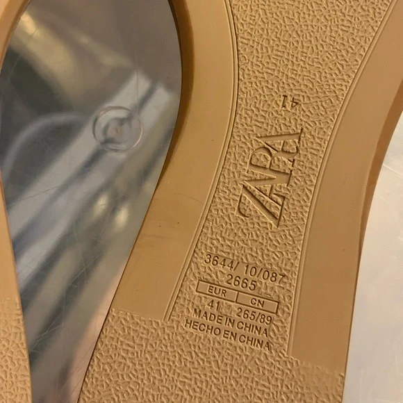 BRAND NEW Zara Gold Studded Slides - Size 10 (EU 41) - Picture 4 of 4
